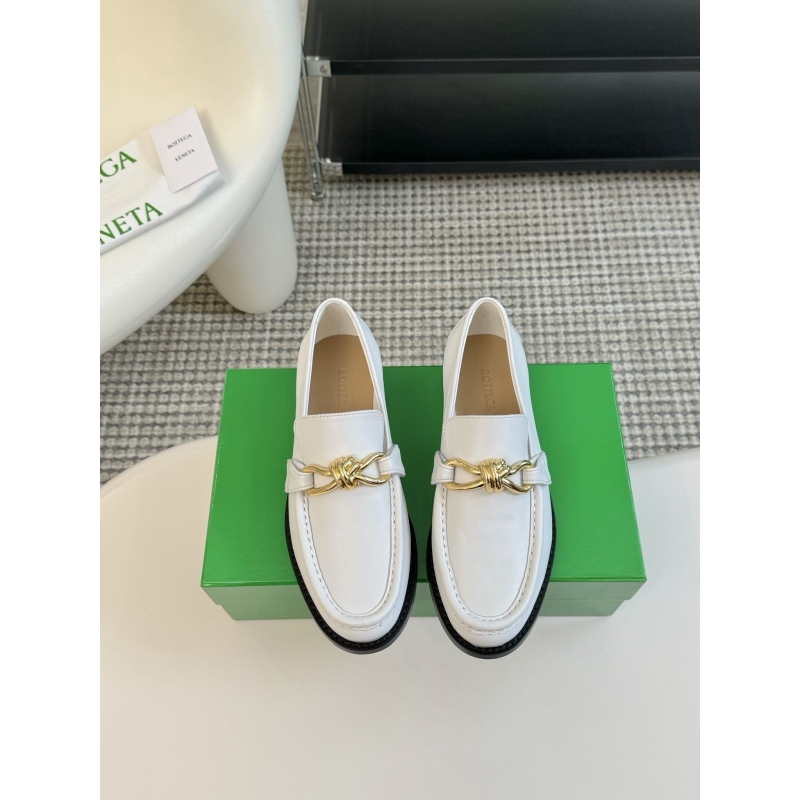 bo*te*ga Ve*ne*ta leather shoes